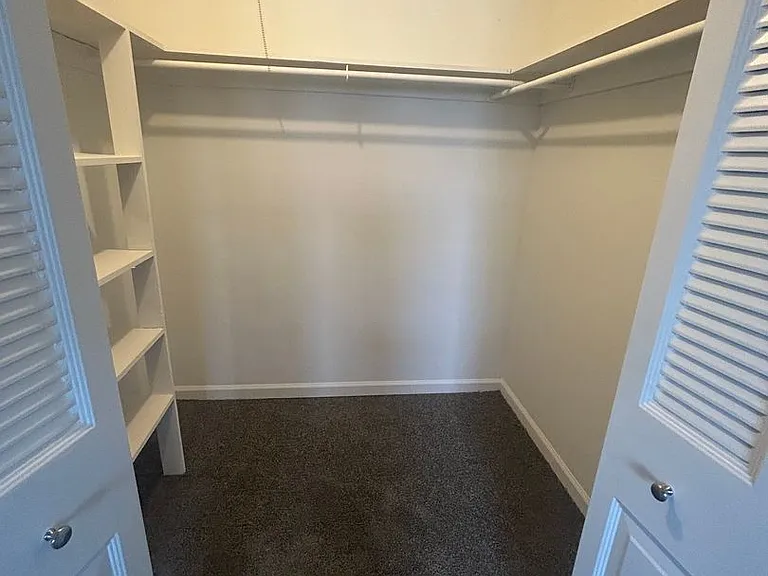 HOLLY GARDEN APARTMENTS — Photo 10
