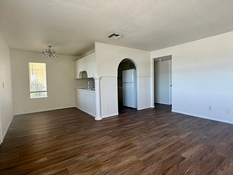 601 Cabrillo Cir #322 — Photo 4