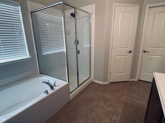 5th image of 9716 Sleepy Hollow Dr