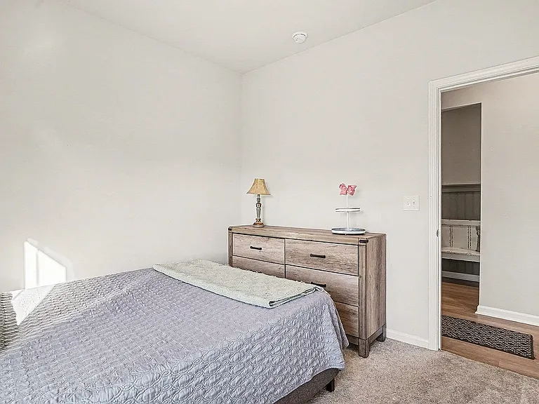 186 Saddle St — Photo 6