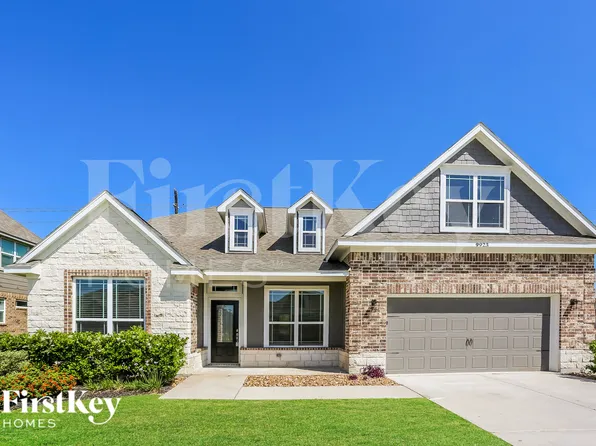 9923 Oaklawn Dr, Mont Belvieu, TX 77523