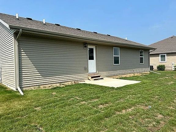 2nd image of 3041 Huntington Dr