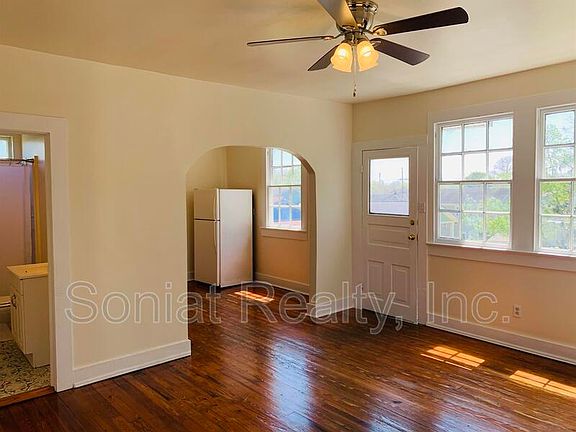 3rd image of 952 1/2 Florida Blvd