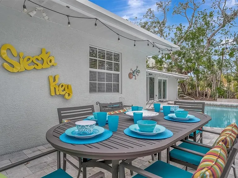567 Venice Ln — Photo 10
