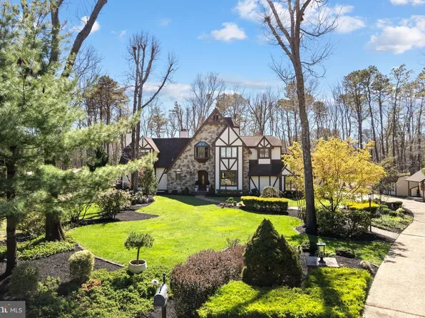 65 Stone Mountain Ln, Marlton, NJ 08053