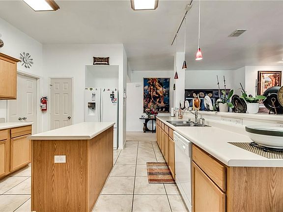 5th image of 310 Creekwood Trl