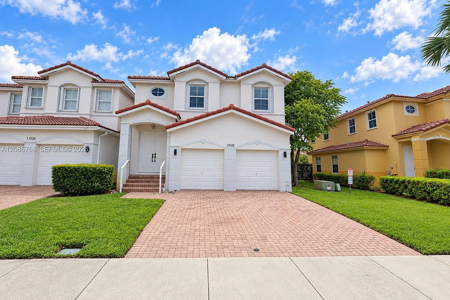 Islands At Doral Townhome — Photo 1