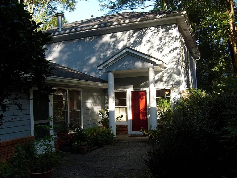 1922 Dellwood Dr NW #B — Photo 2