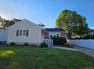 185 Audley Court, Copiague, NY 11726