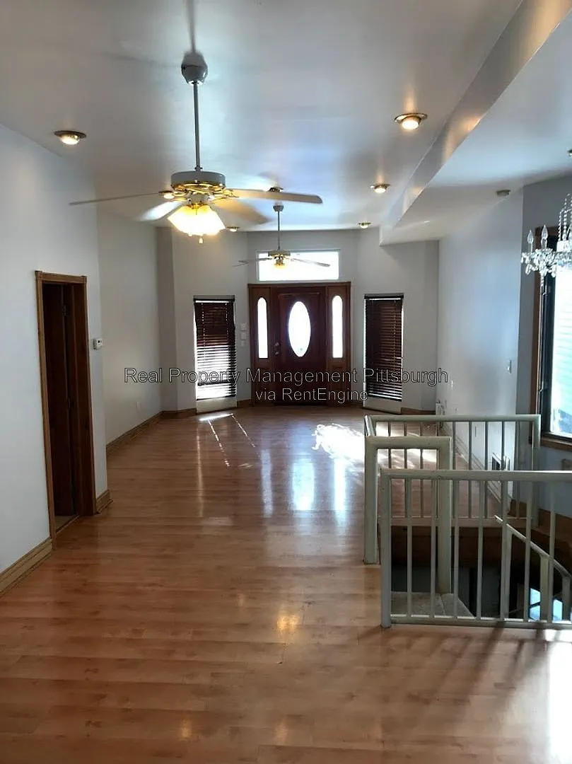3 bed, 2.0 bath, 1350 sqft, $2,100 — Photo 4