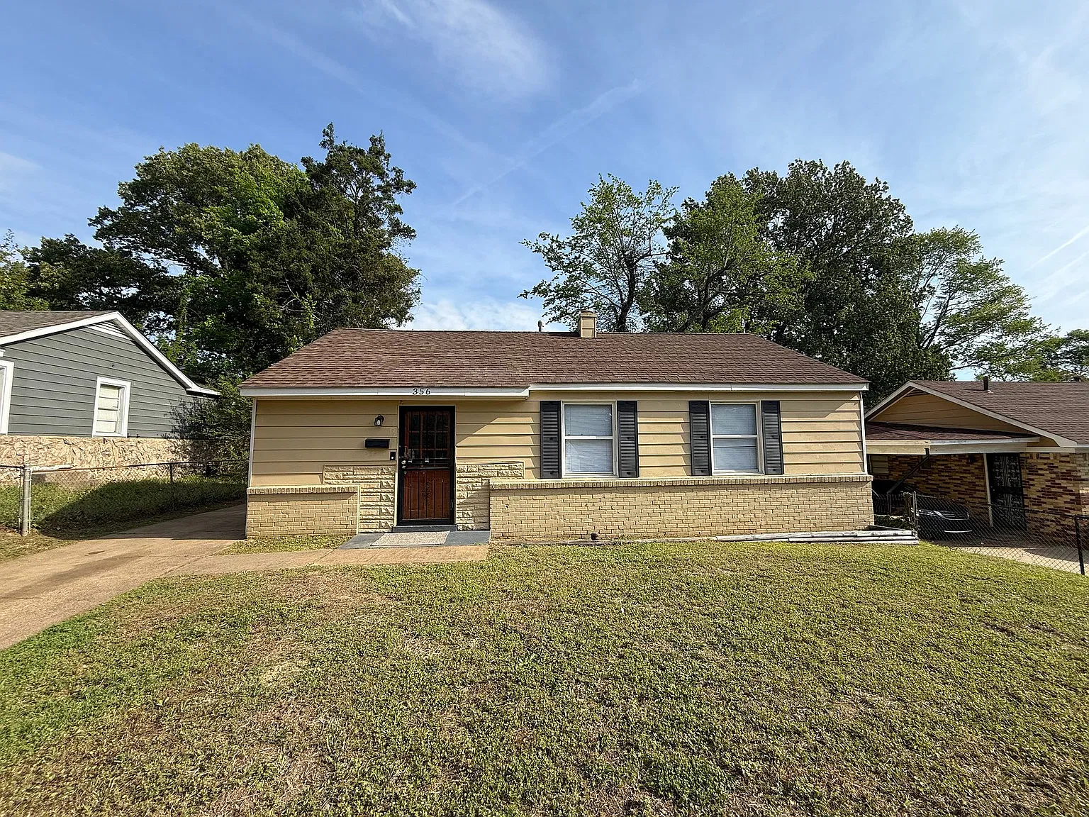 356 W Brooks Rd — Photo 1