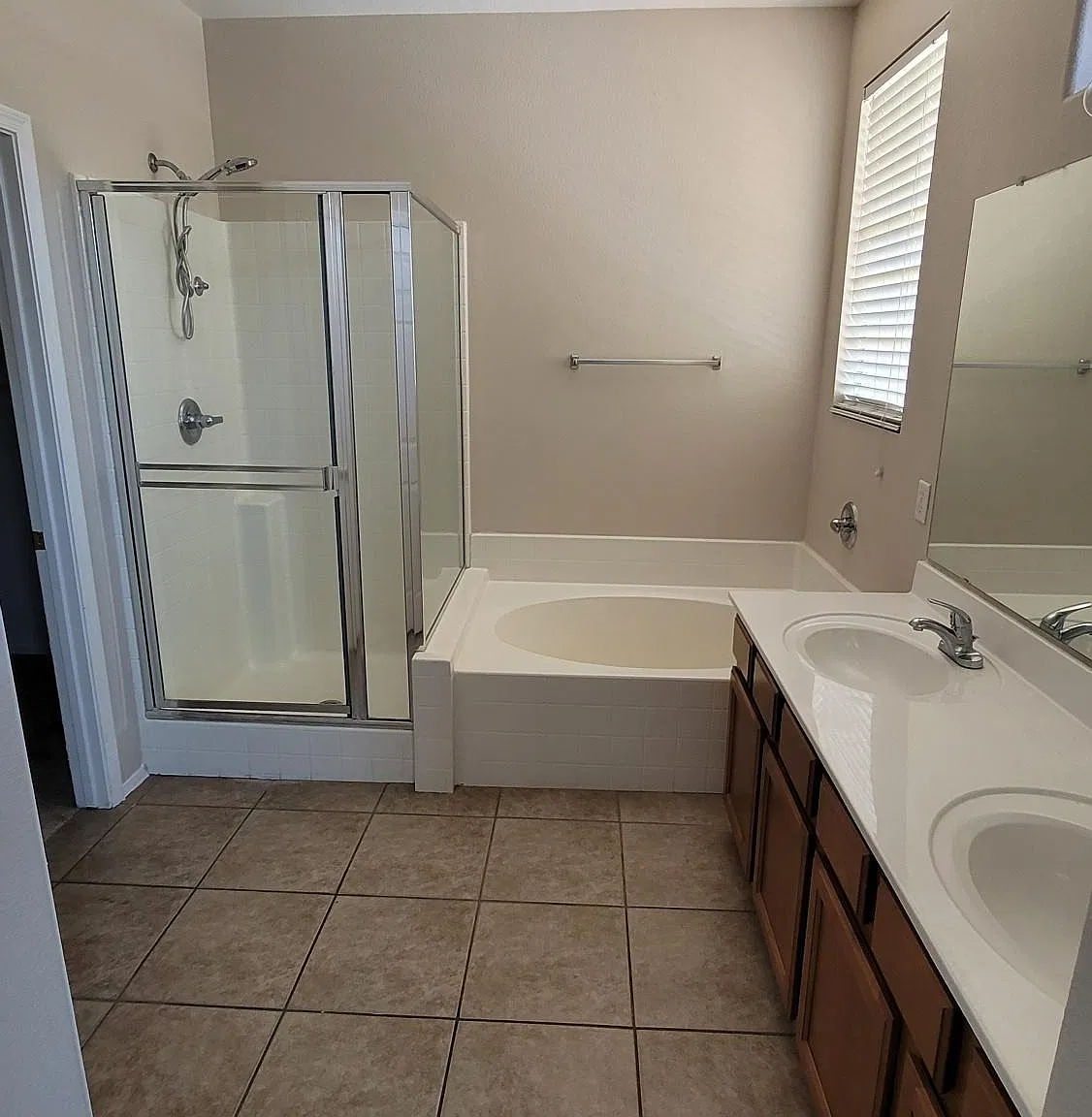 1886 E Don Carlos Ave — Photo 4