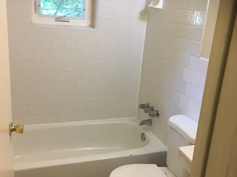 1912 Sulgrave Ave — Photo 18