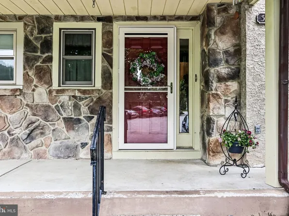 36 Independence Pl #36, Wayne, PA 19087
