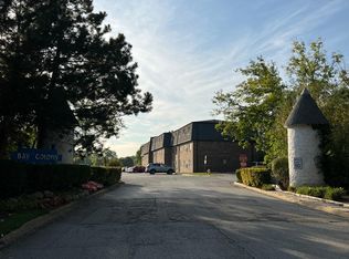 9365 Bay Colony Dr APT 2N, Des Plaines, IL 60016