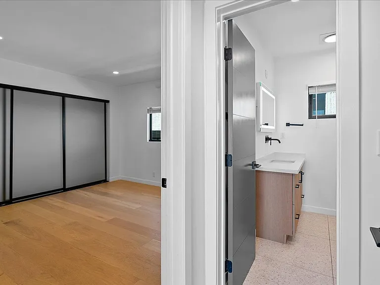 1210 Larrabee St #7 — Photo 10