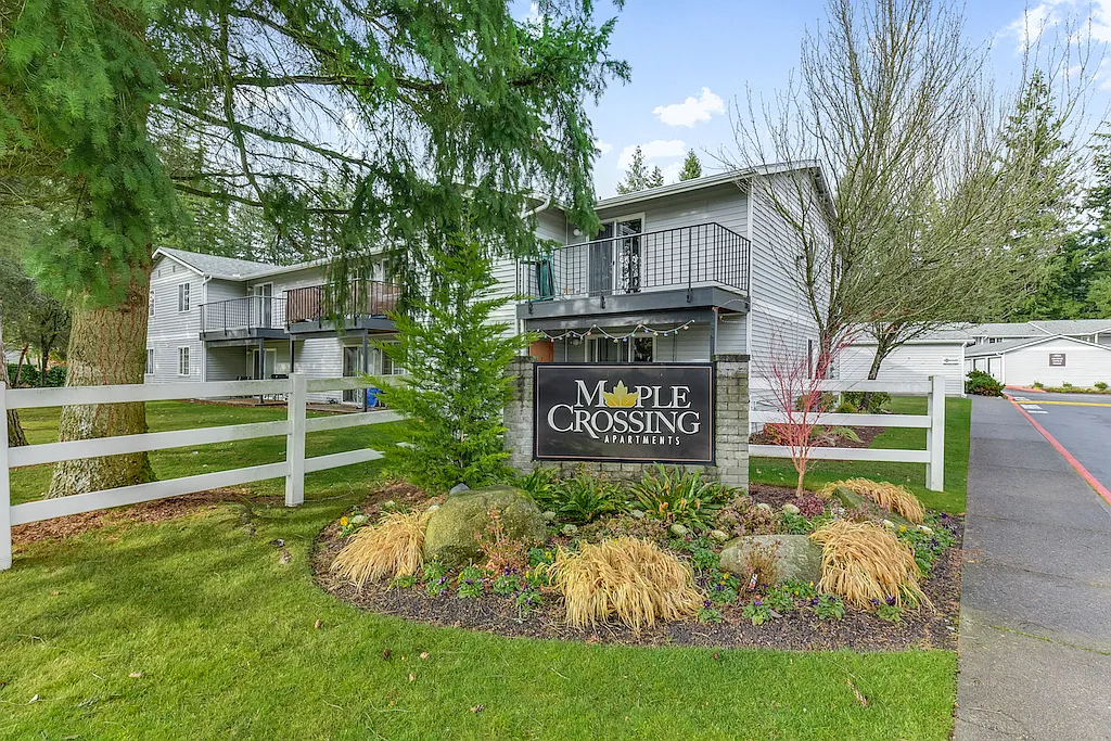 Maple Crossing — Photo 1