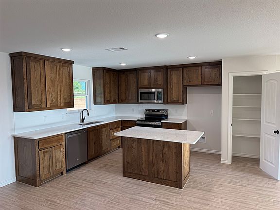 4th image of 180 Altom Rd