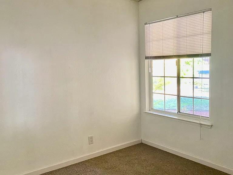 6404 Felder Dr — Photo 6