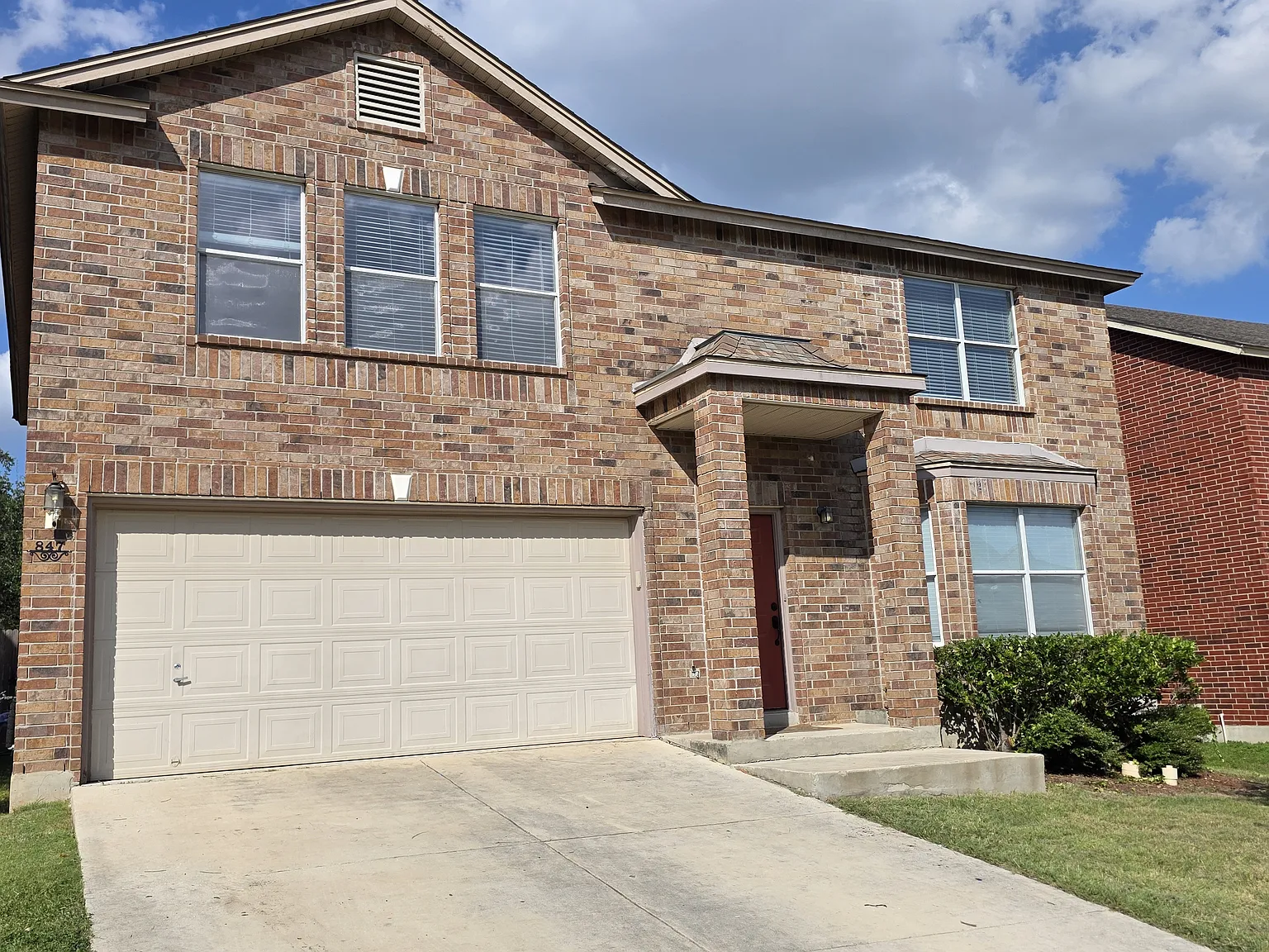 4 bed, 2.5 bath, 2360 sqft, $2,495 — Photo 2
