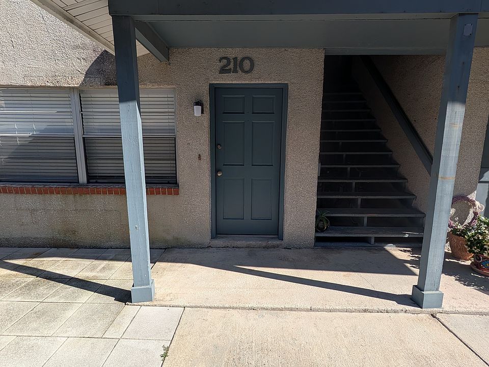 1st image of 210 17th Ave N