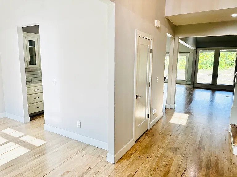 13707 S 28th St — Photo 3
