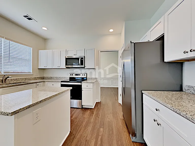 1703 Kendall Cove Ln — Photo 3