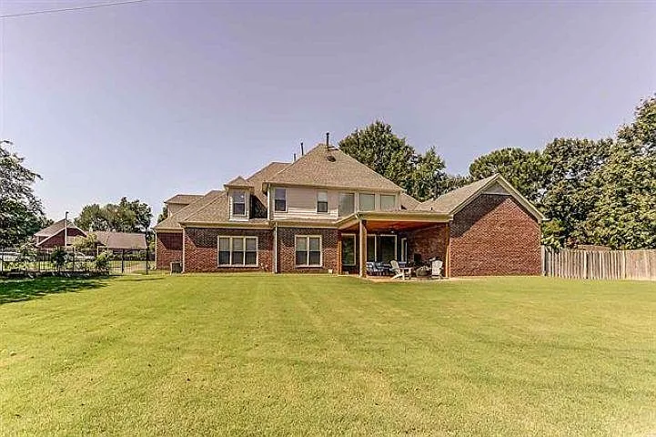 2520 Fox Hill Dr — Photo 7