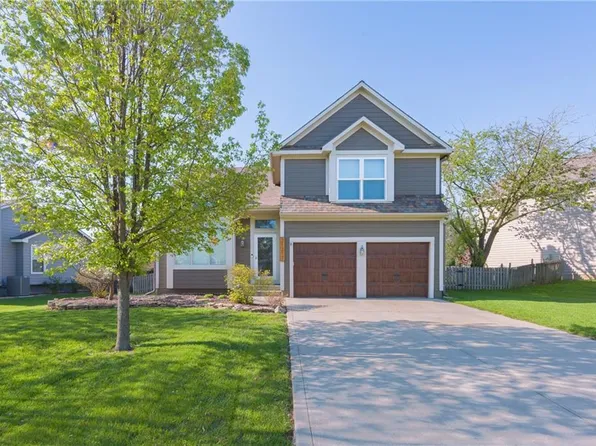 21217 W 56th St, Shawnee, KS 66218