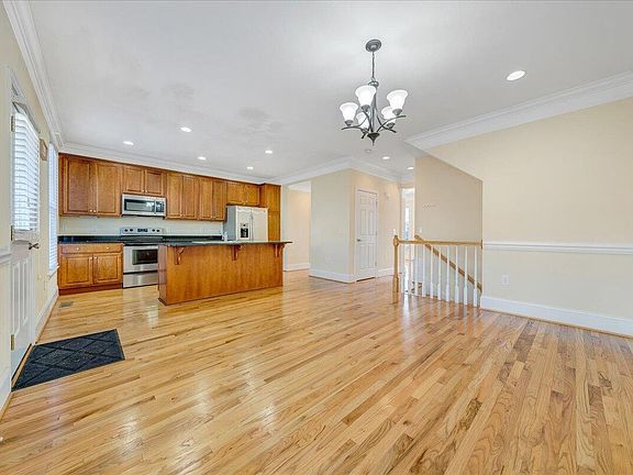 3rd image of 3807 Greenway Dr SW