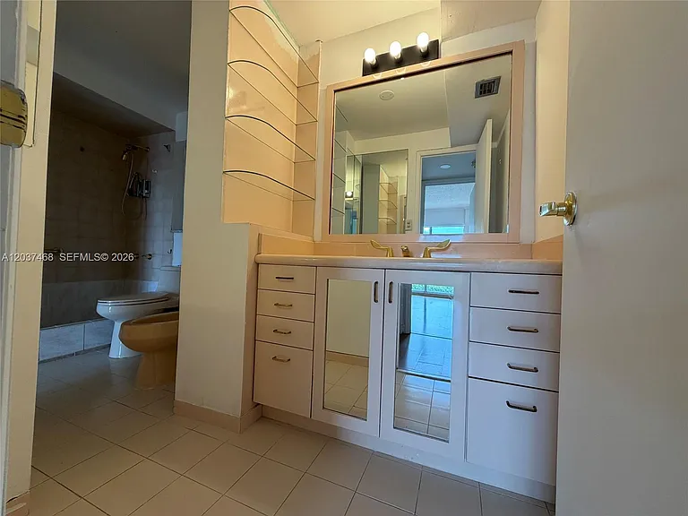 8775 Park Blvd #406 — Photo 10