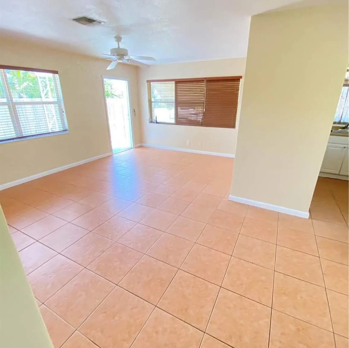 2 bed, 2.0 bath, 2352 sqft, $2,600 — Photo 1