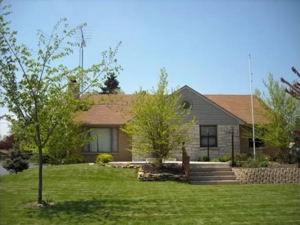 111 N State St, Poplar Grove, IL 61065