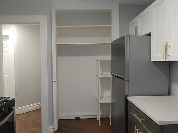 2nd image of 1-201 W Parmenter St #1