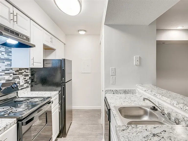 The Hub at 934 Apartments — Photo 5