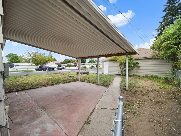 2403 W Everett Ave — Photo 38