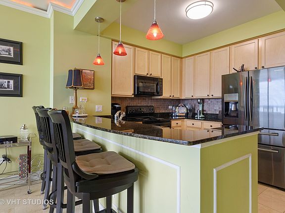 4th image of 1841 S Calumet Ave APT 1906