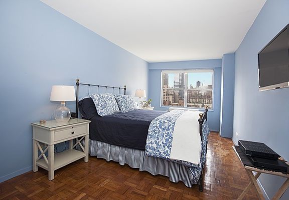 4th image of 230 E 79th St APT 15A