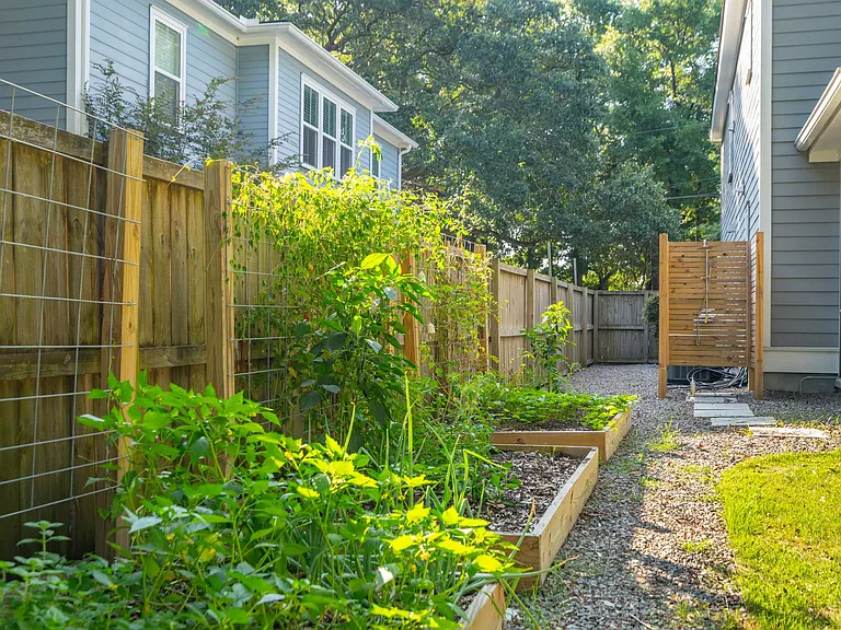824 Toler Dr — Photo 31