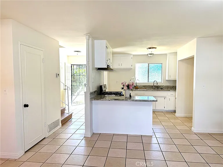 684 E Lee Pl — Photo 26