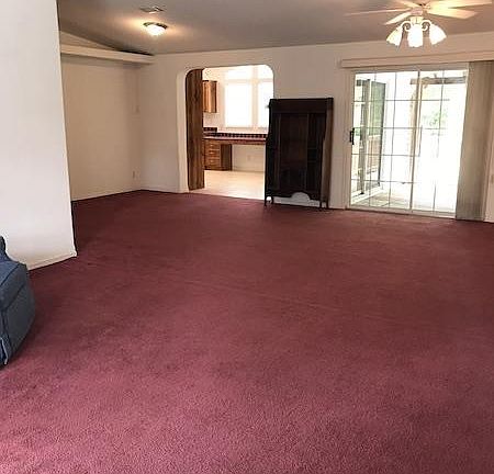 4th image of 2468 Lakeshore Dr NE