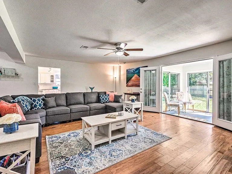 355 Gardner Dr NE — Photo 2