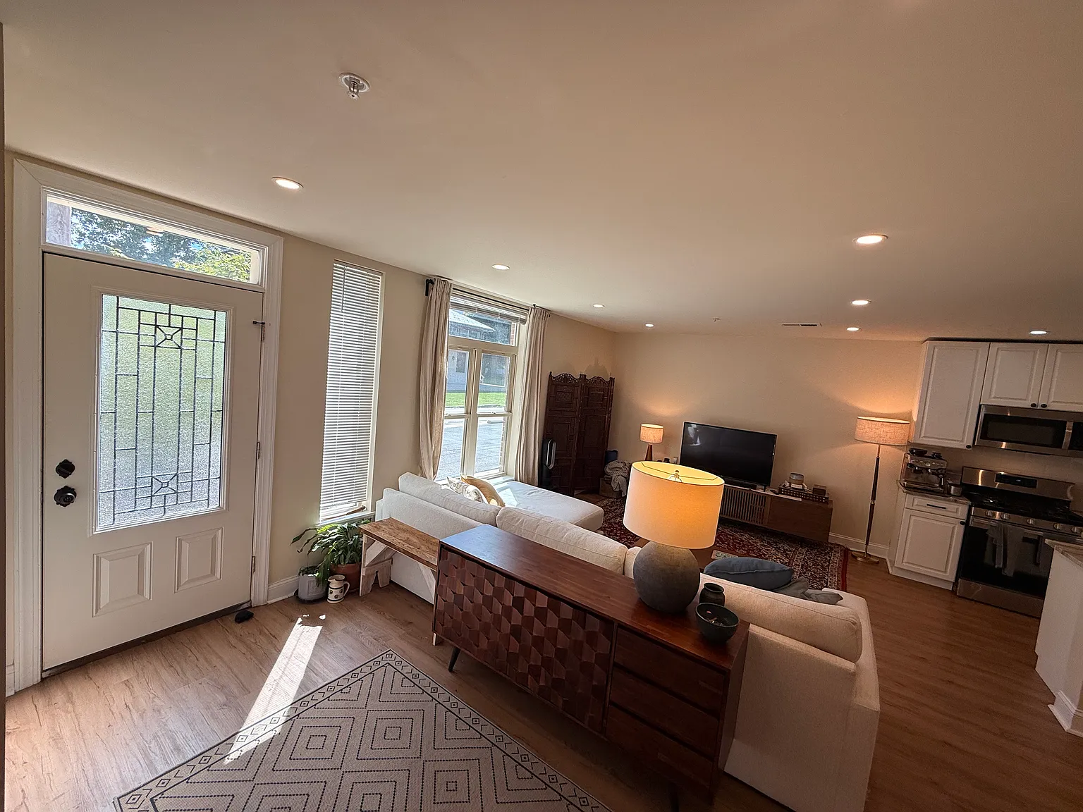 3 bed, 2.5 bath, 1516 sqft, $2,525 — Photo 2