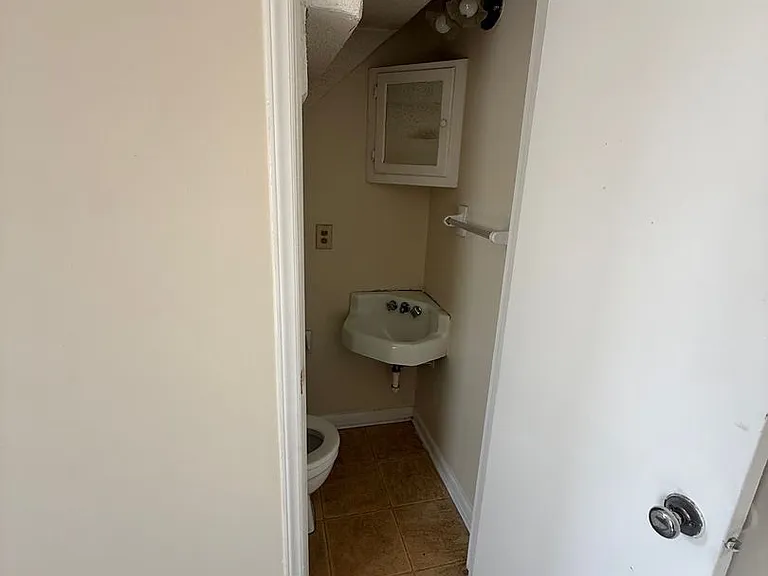 904 Verdant Dr — Photo 4