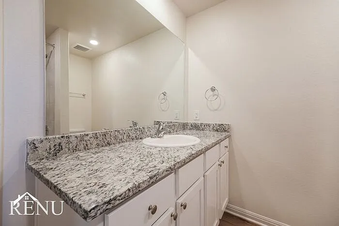 308 Crescent Park Dr — Photo 8