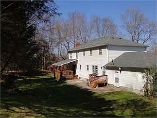 3rd image of 24 Stratfordshire Dr