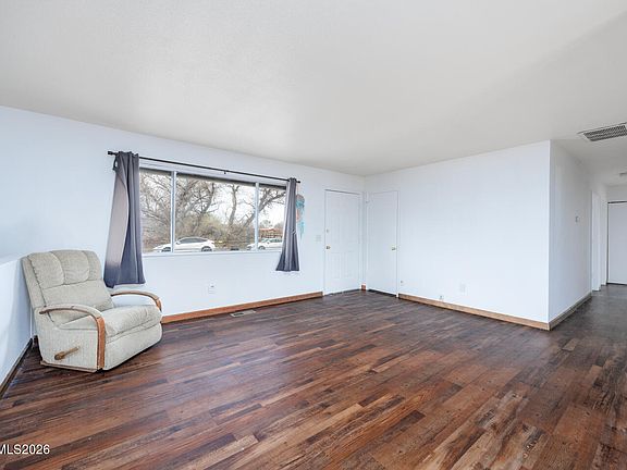 5th image of 521 Whitaker Ln