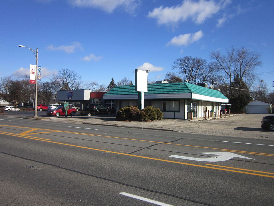 1st image of 416 S Milwaukee Ave