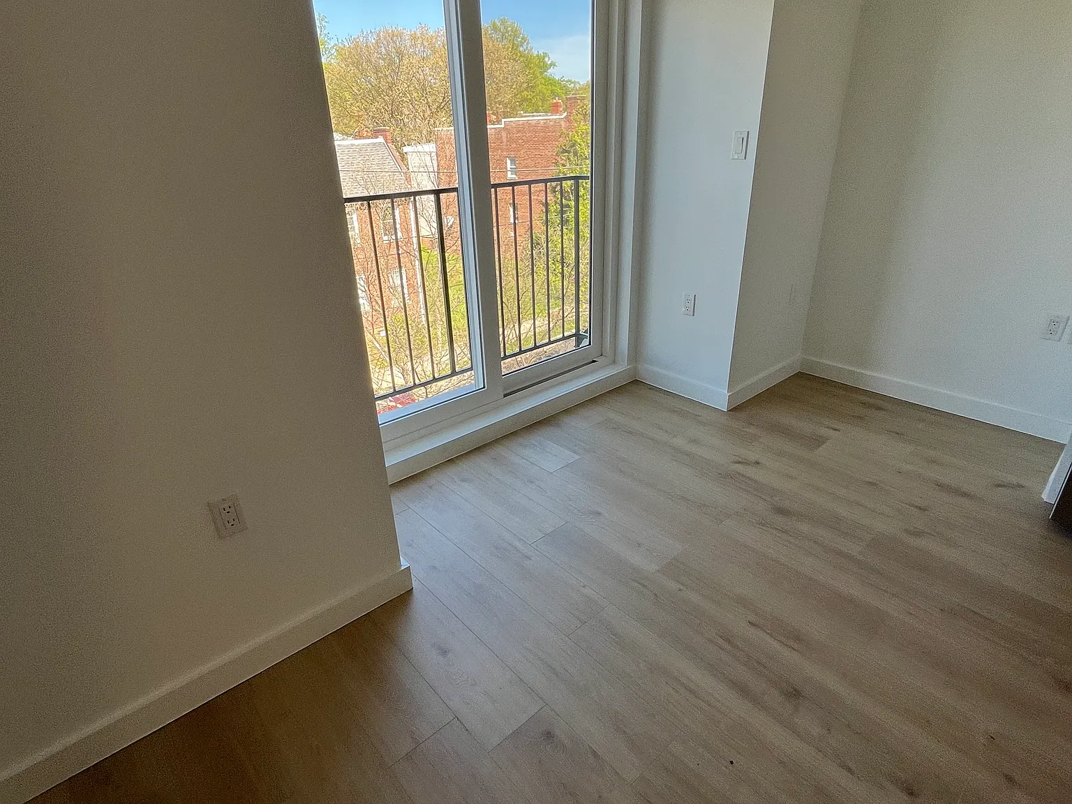 3 bed, 900 sqft, $3,750 — Photo 3