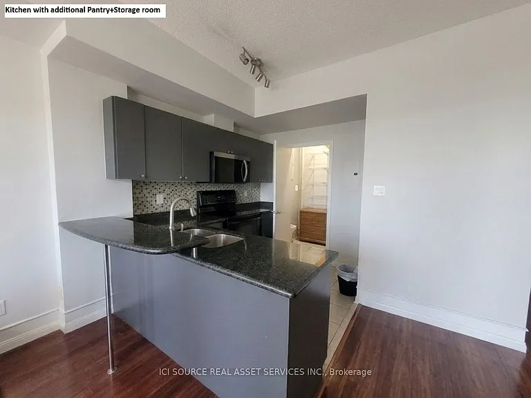 550 Front St W #411 — Photo 5